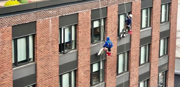 Top Team commercial window cleaning on the high ropes 