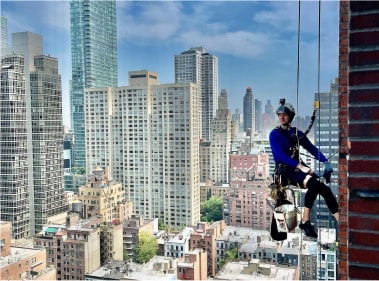 Top Team commercial window cleaning on the ropes